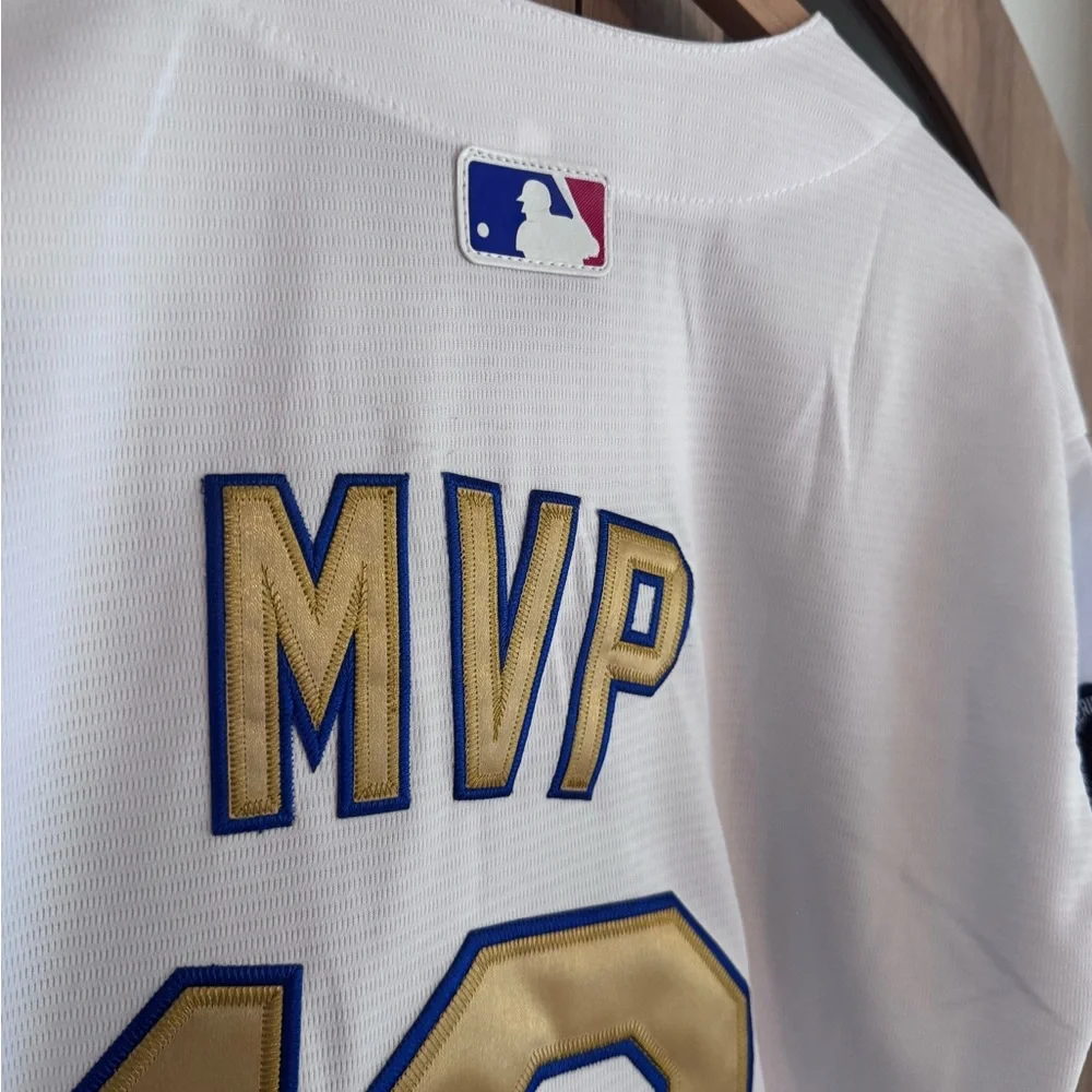 Los Angeles Dodgers Gold Script #18 World Series Champions Jersey- Medium- Nike - Picture 8 of 10